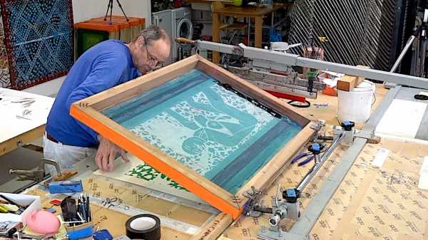 Portrait-Video #141 | Artist Jean-Pierre Sergent screen-printing the "Karma-Kali, Sexual Dreams & Paradoxes" series