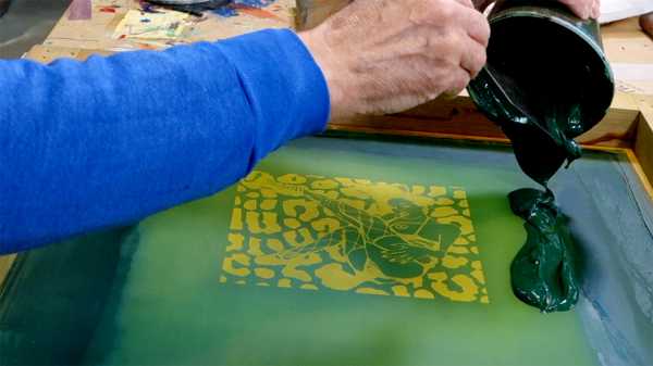 Video-Portrait of the artist Jean-Pierre Sergent screen-printing the Shakti-Yoni: Ecstatic Cosmic Dances series #78