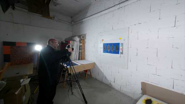 Portrait-Video #198 |  artist Jean-Pierre Sergent photographing the prints of the Karma-Kali, Sexual Dreams & Paradoxes series