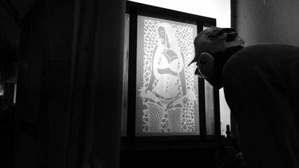 Portrait-Video #130 | Artist Jean-Pierre Sergent exposing the screens of the "Karma-Kali, Sexual Dreams & Paradoxes" series