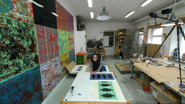 Portrait-Video #197 | artist Jean-Pierre Sergent signing the prints of the Karma-Kali, Sexual Dreams & Paradoxes series